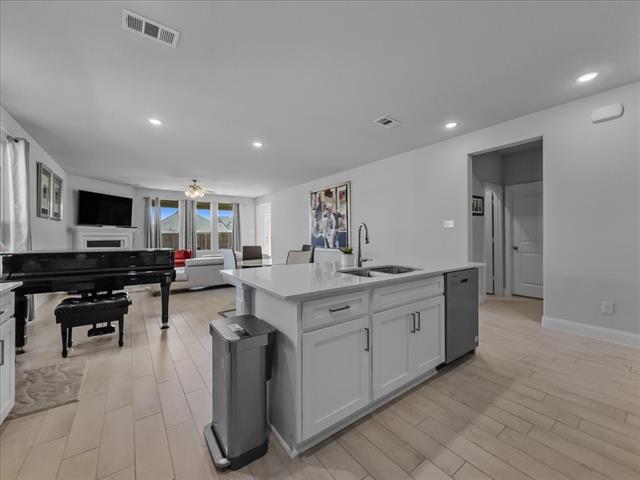 Building Photo - 500 Portina Dr