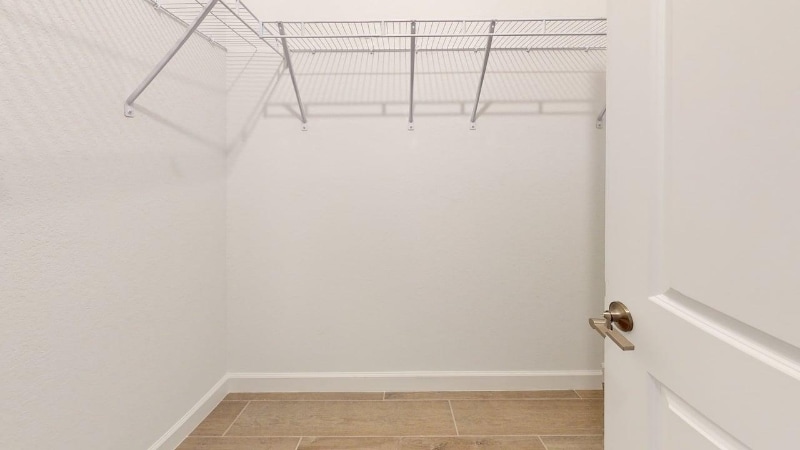 Building Photo - 7949 Lakes Edge Ln