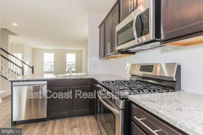 Building Photo - 5123 Ironsides Dr