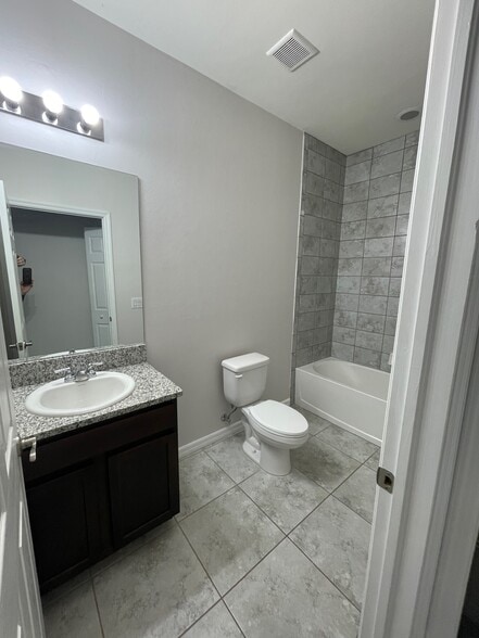 Guest bathroom - 24484 Zephyr Ct