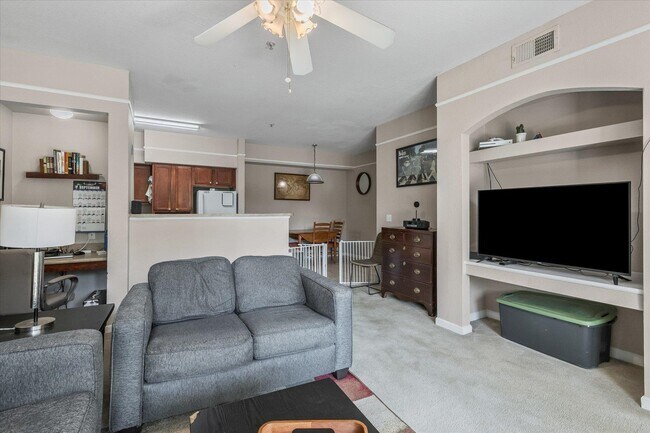 Building Photo - 2801 Chancellorsville Dr