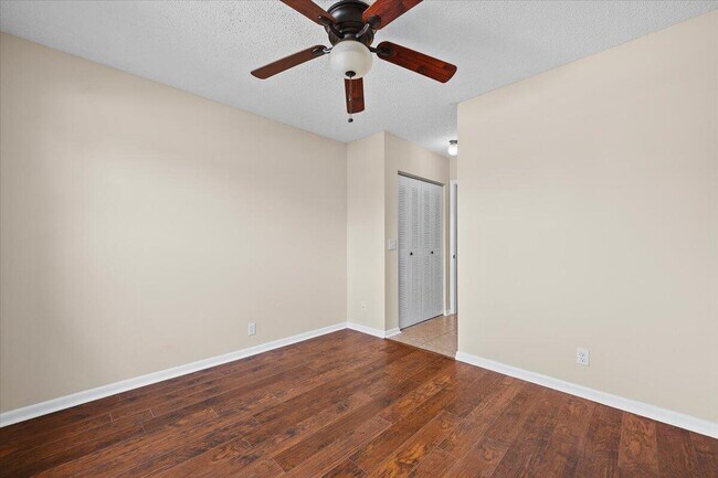 Building Photo - 144 Deerfield Ct