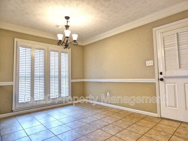 Building Photo - 2723 Summerfield Pl