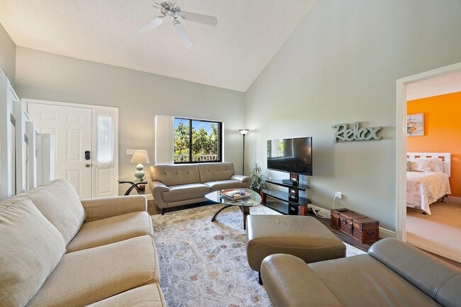 Building Photo - 860 Bella Vista Ct S