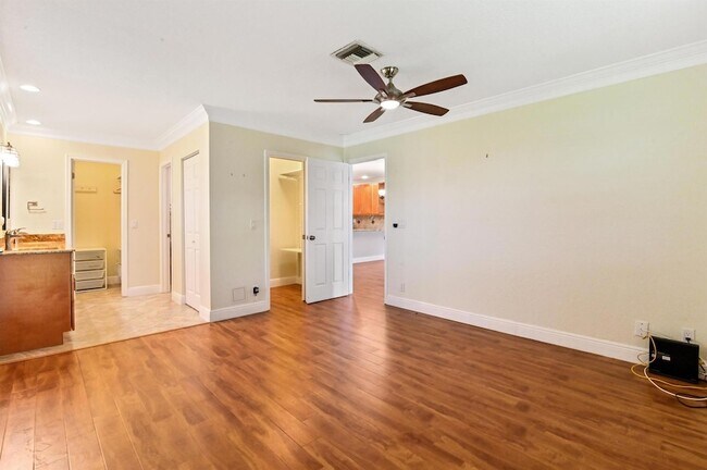 Building Photo - 1051 Orange Terrace