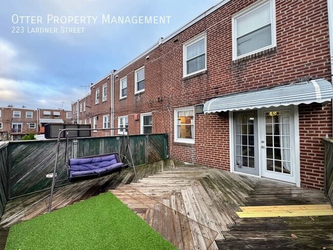 Building Photo - 223 Lardner St