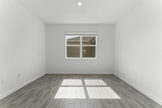Building Photo - Available on July 10! Solar panel Spacious 3 bedroom house with all appliances included.