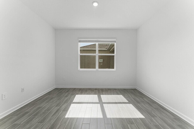 Building Photo - Solar panel Spacious 3 bedroom house with all appliances included.