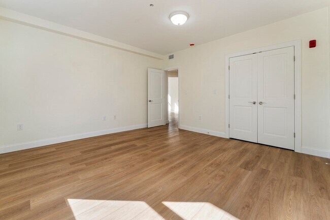 Building Photo - 27 Perrin St