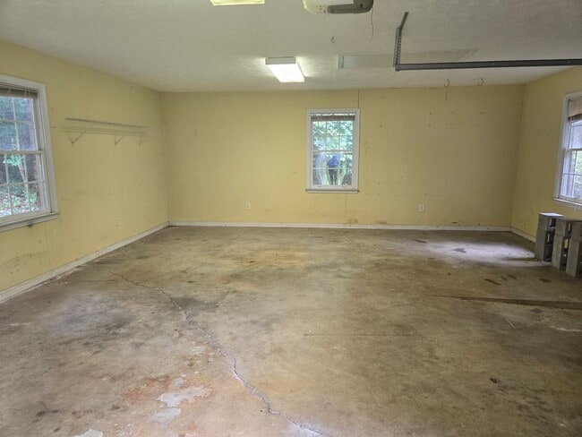 Building Photo - FOR RENT in HARRIS COUNTY with SWIMMING POOL! Available July 1st