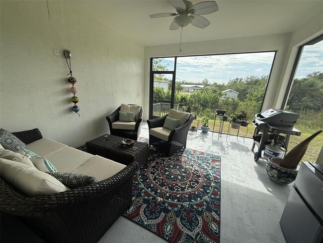 Building Photo - 2301 Magdalina Dr