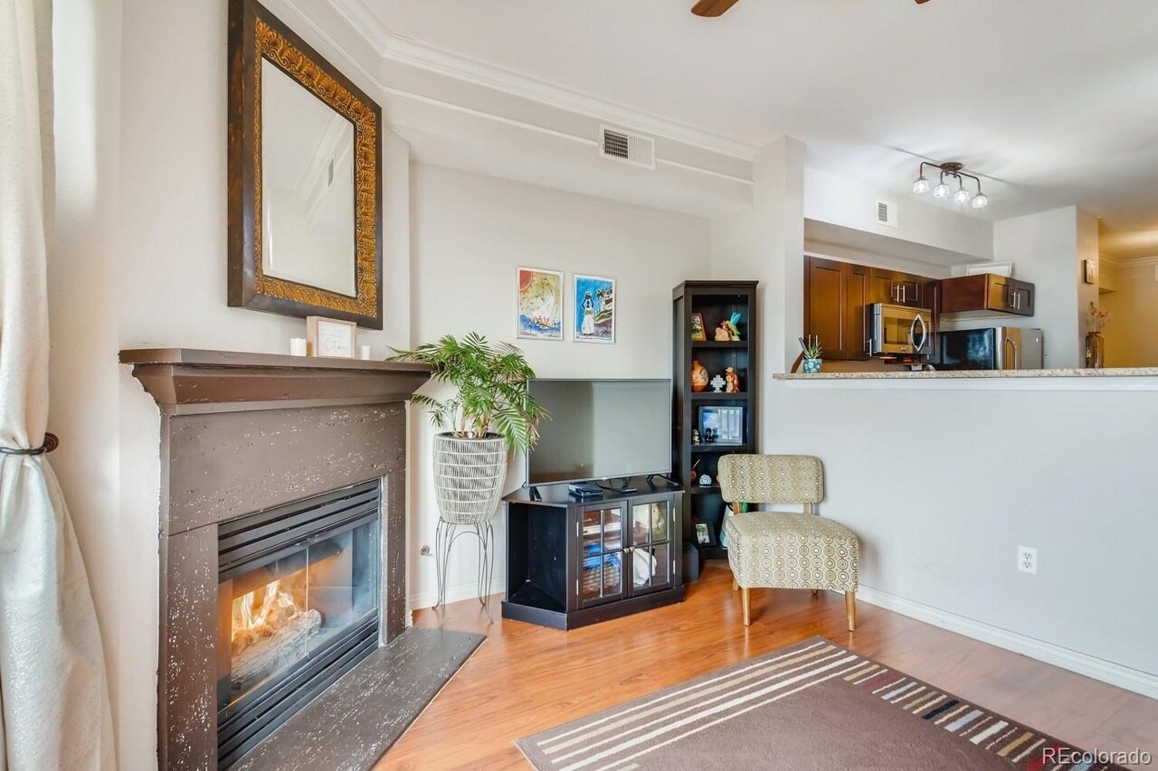 Living Room - 1927 Piper St