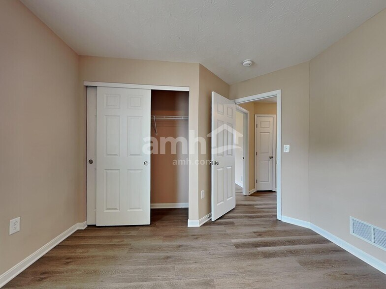 Building Photo - 310 Hennepin Dr