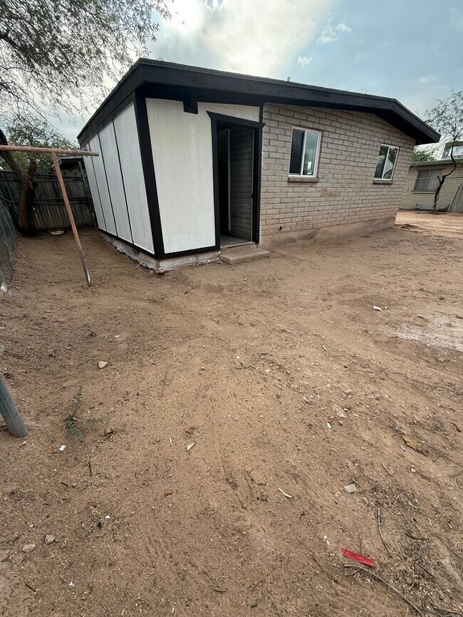 Building Photo - Townhome For rent