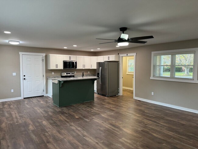 Building Photo - 516 Claremoor Ave