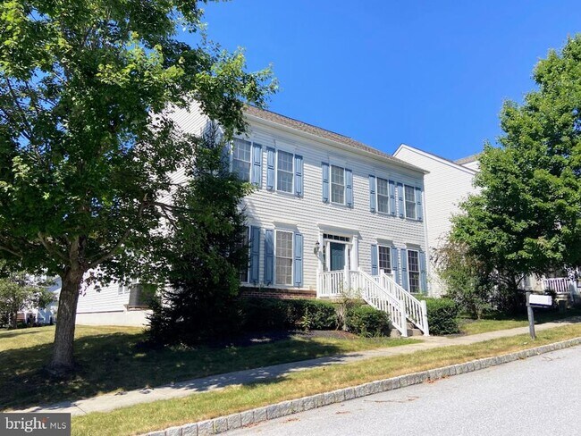 Building Photo - 1403 Hampshire Ln