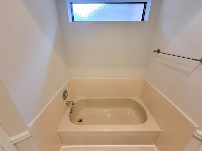 Building Photo - 12910 Golden Rainbow Dr