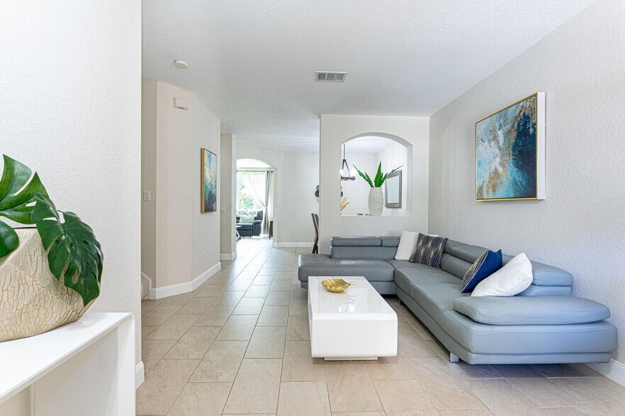 Building Photo - 2320 Shoma Ln