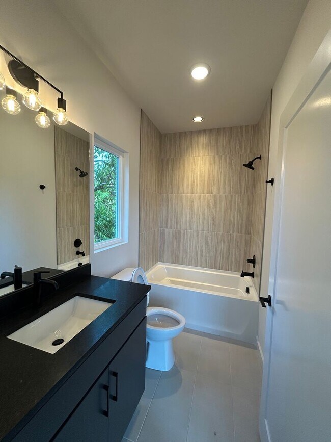 Building Photo - Amazing New Construction North Nashville!