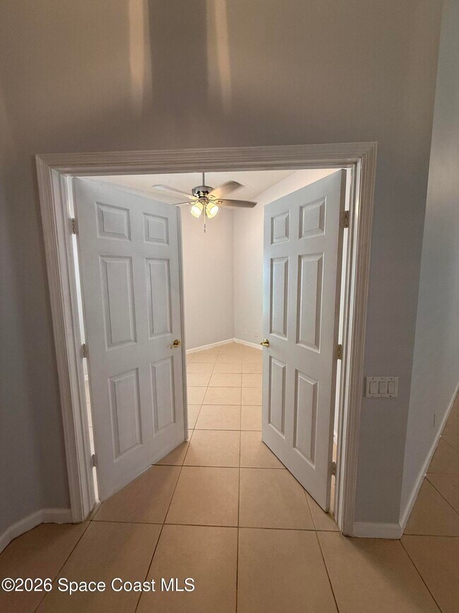 Building Photo - 633 NW Whitfield Way