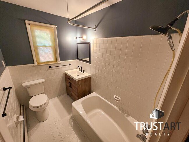 Building Photo - 2-bedroom house in Lawndale North East Phi...