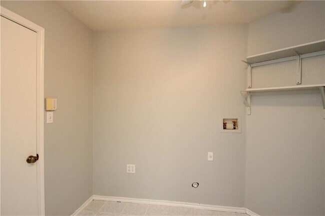 Building Photo - 613 Runners Ridge