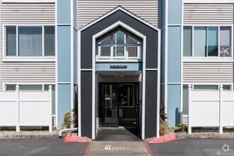 Building Photo - *** RENT SPECIAL 50% off MAY RENT*** Beaut...