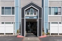 Building Photo - *** RENT SPECIAL 50% off MAY RENT*** Beautiful & Spacious Condo in the Heart of Tacoma