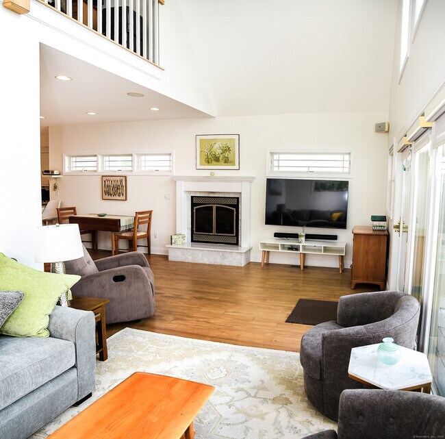 Building Photo - 12 Westover Ln