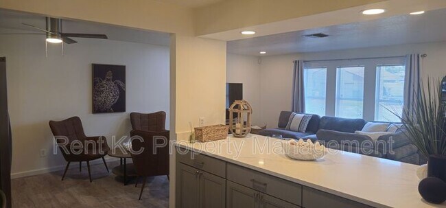 Building Photo - 589 Coconut St