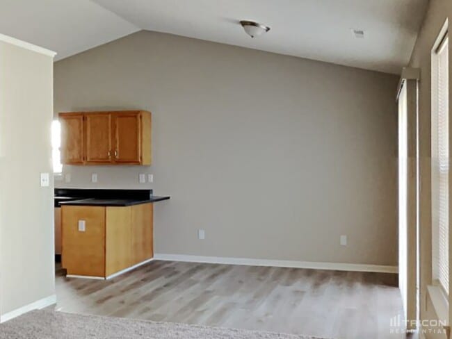 Building Photo - 2220 Lakecrest Dr