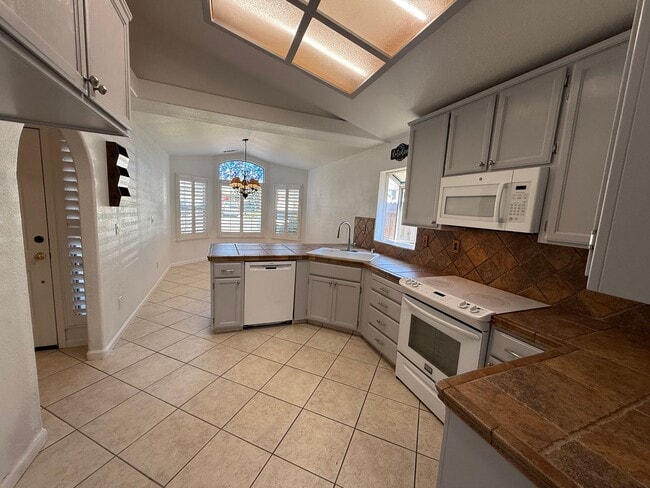Building Photo - 4-bedroom Single Story home in Ripon!
