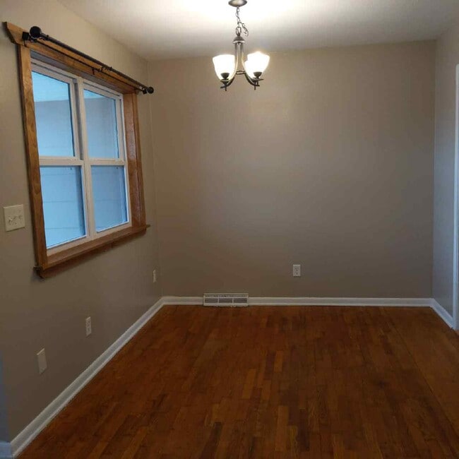 Building Photo - 110 Meadow Ln