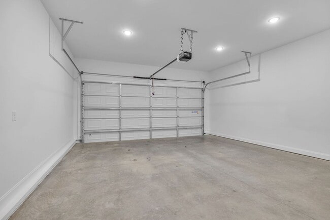 Building Photo - Luxury living in this brand new home - Franklin, TN