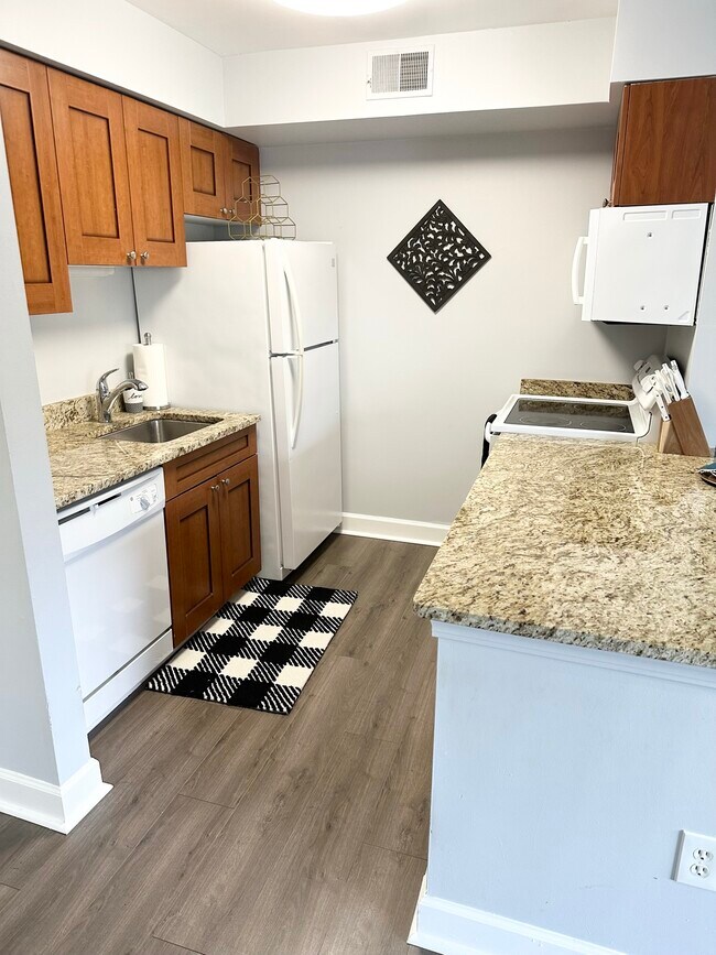 Building Photo - 2818 Davison Ave