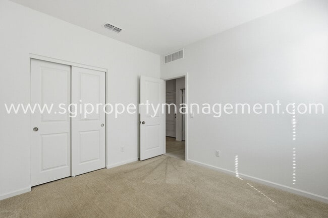 Building Photo - 25489 W Fraktur Rd