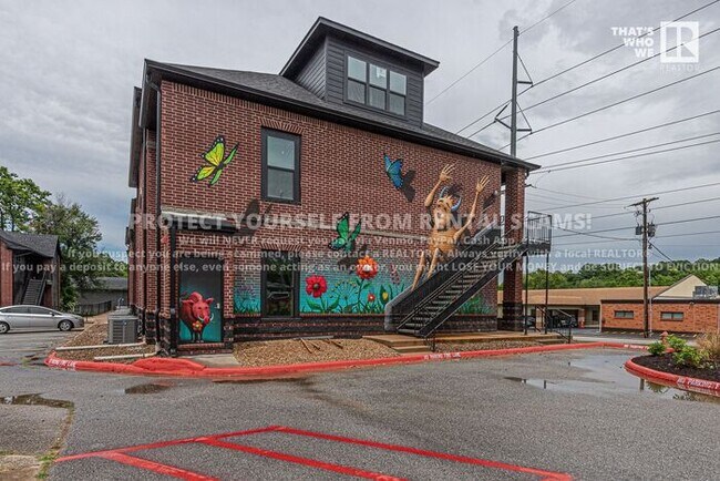 Building Photo - 1115 N Leverett Ave