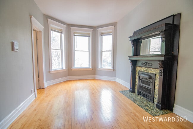 Building Photo - 2844 N Whipple St