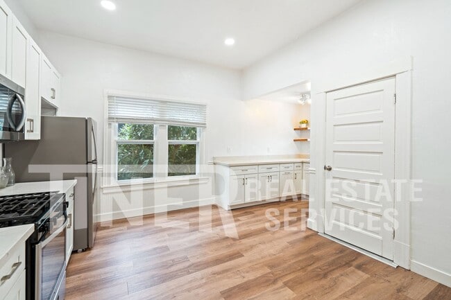 Building Photo - 1510 E Street-