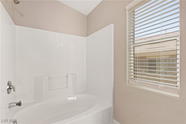 Building Photo - 2088 Overton Beach St