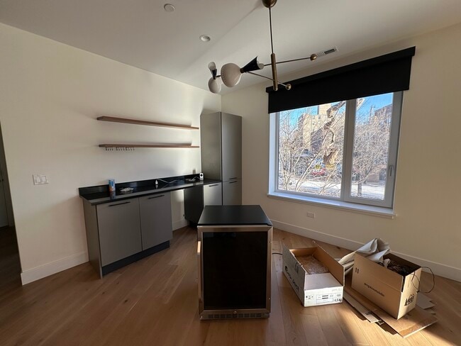 Building Photo - 550 N Ogden Ave