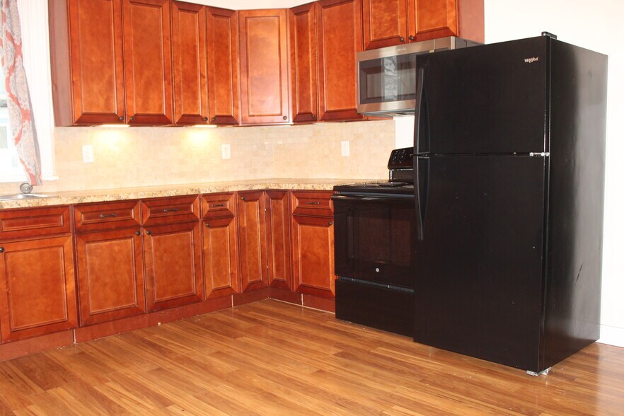 Building Photo - 621 N King St