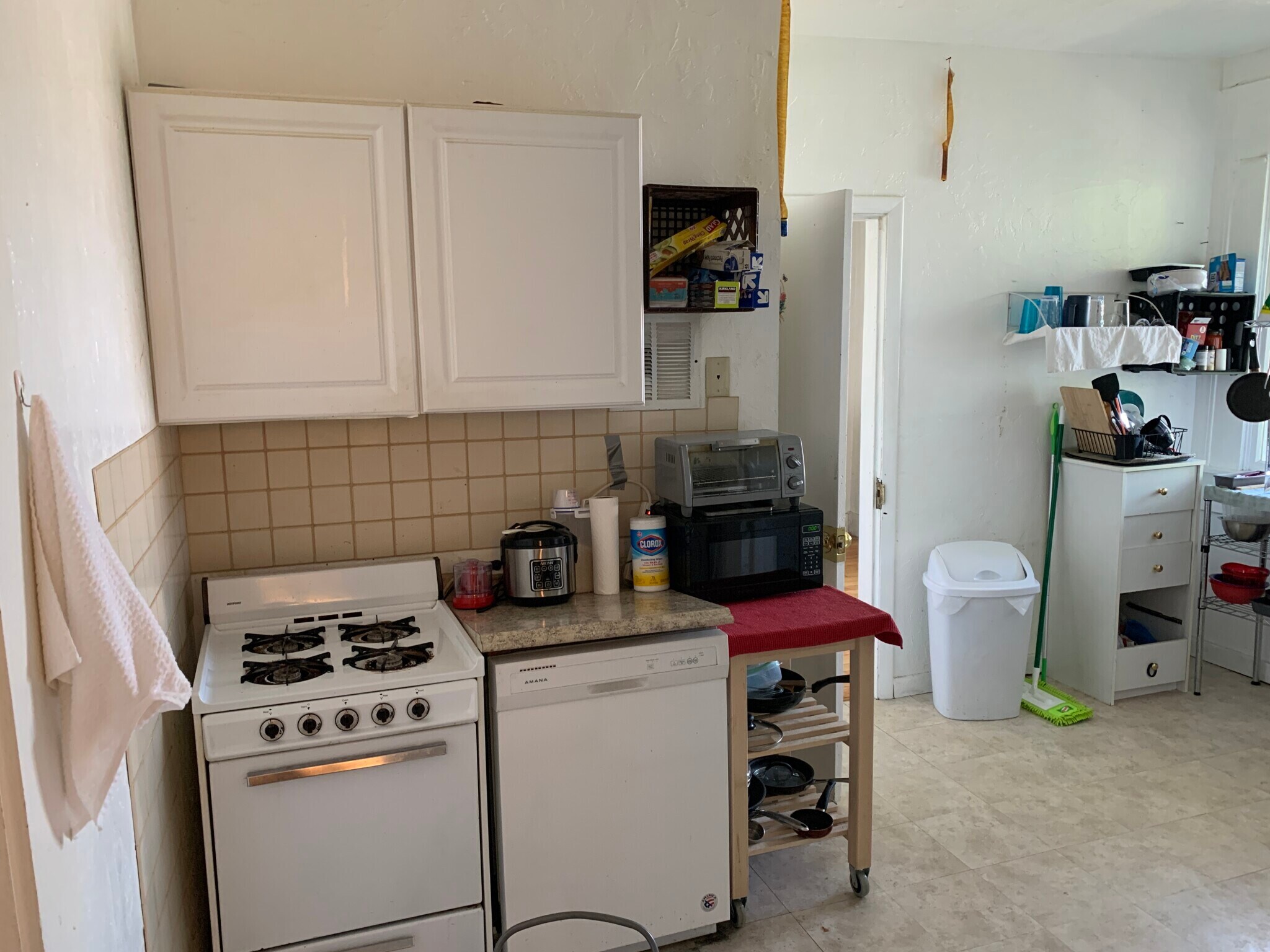 Building Photo - 4 Adella Pl