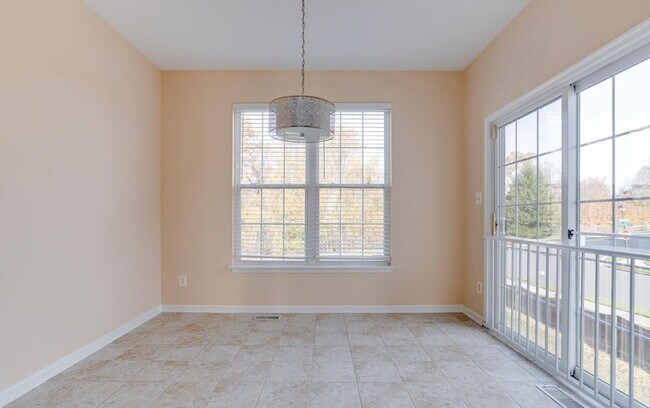 Building Photo - Charming Abingdon Townhome with Modern Upgrades!