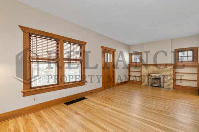 Building Photo - 410 S Estelle St