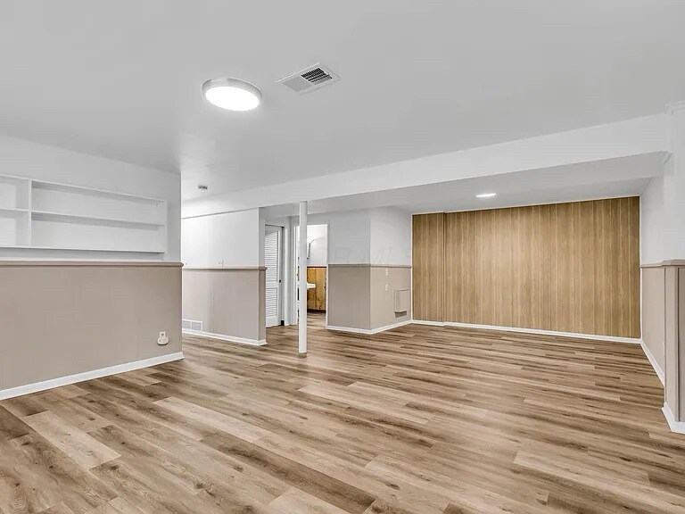 Building Photo - 300 Brookhaven Dr E