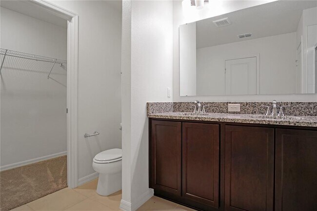Building Photo - 608 Royal Palm Dr