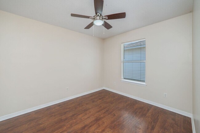 Building Photo - 7648 Chablis Cir