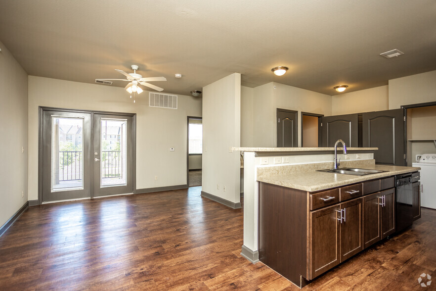 2BR, 2BA - 988 SF - The Apex at Twin Creek