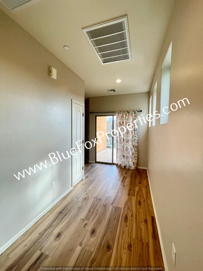 Building Photo - 2428 E Emerald Moon Dr